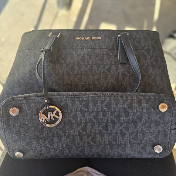 Michael Kors Signature Black Tote - Picture 5 of 5